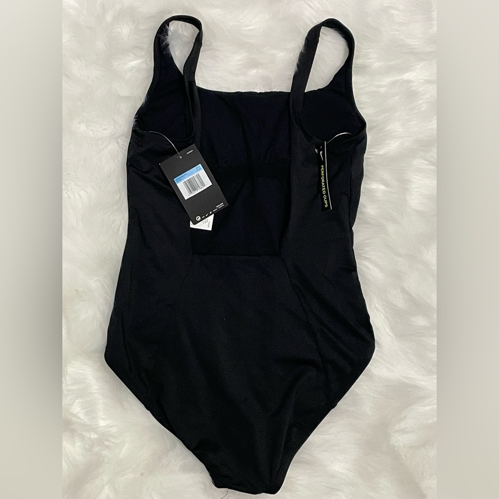 New-Nike swimsuit - Picture 4 of 6